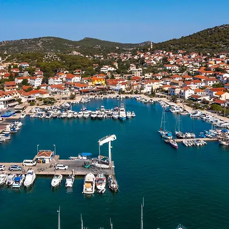 Hébergement de vacances Mala Kuca Od Pokraj Mora 4 Osobe Murter