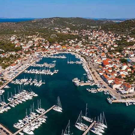 Mala Kuca Od Pokraj Mora 4 Osobe Murter Hébergement de vacances *